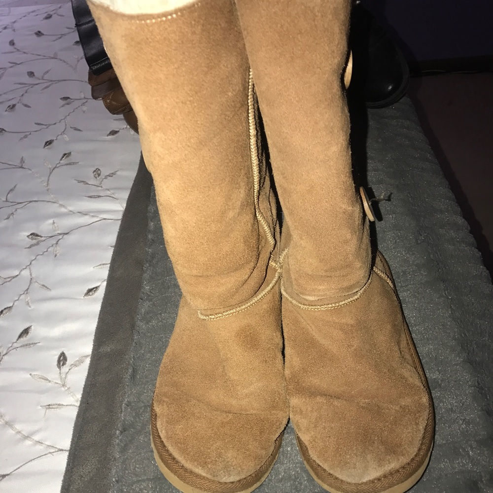Tall bailey button uggs